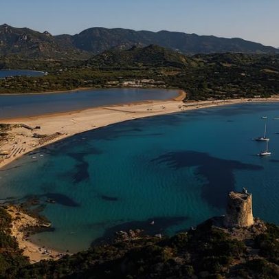 Praia italiana restringe guarda-sóis a faixa etária de 10 a 65 anos