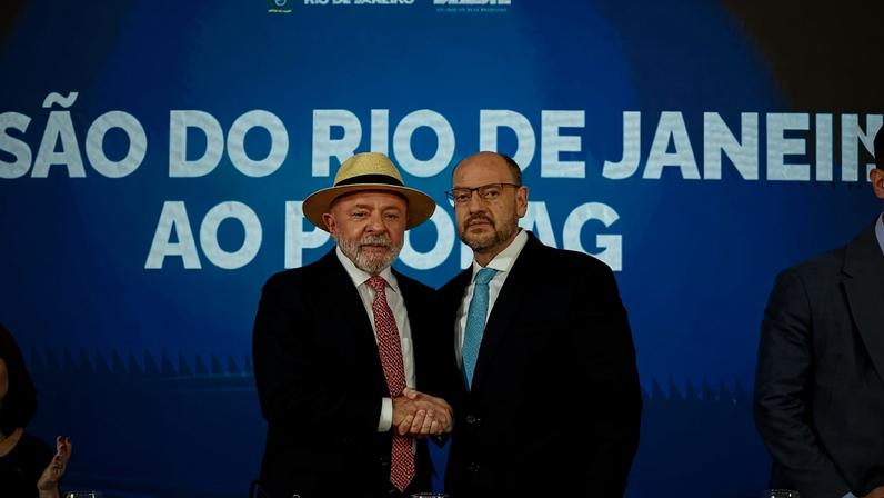 Lula: governador interino tem missão de "moralizar a política" do Rio