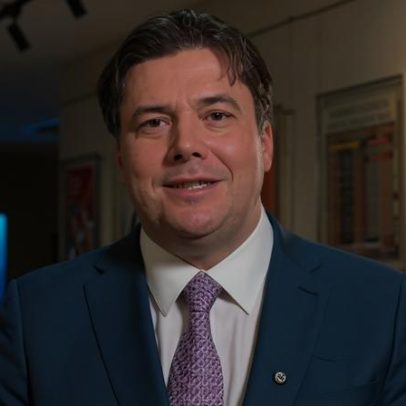 OAB se manifesta após magistrado anunciar multa a advogado em ação.