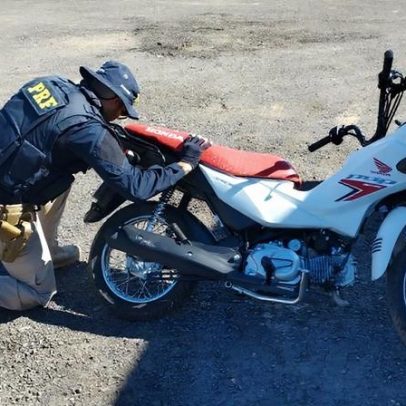 PRF apreende motocicleta adulterada transportada em caminhão na BR-251