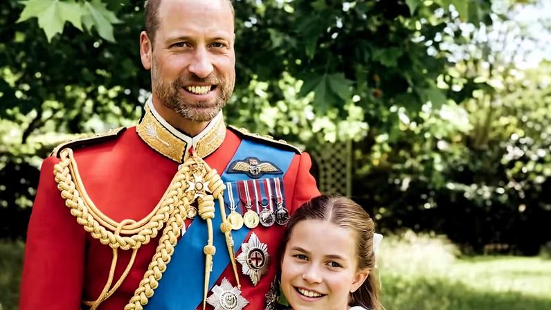 Princesa Charlotte posa com Príncipe William e semelhança impressiona: 'A cara do pai' — Foto: Reprodução/Instagram