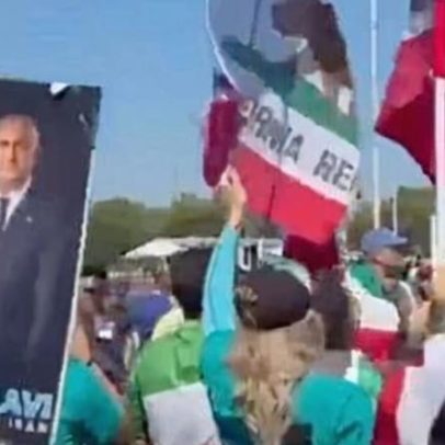 Iranianos nos EUA protestam contra o regime do Irã na estreia da Copa