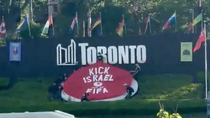 Ativistas pedem expulsão de Israel da FIFA em ato no Canadá