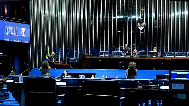 Mesa: 1º suplente da Mesa do Senado Federal, senador Chico Rodrigues (PSB-RR) conduz sessão. secretário-geral adjunto da Mesa do Senado Federal, José Roberto Leite de Matos.