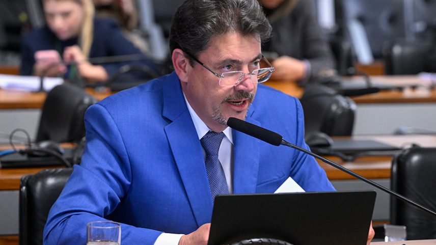 Senador Wilder Morais (PL-GO) em pronunciamento à bancada.