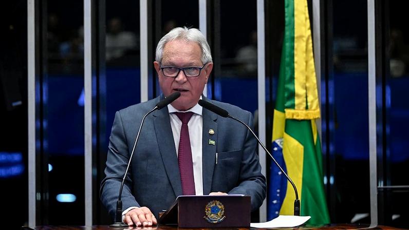 Em discurso, à tribuna, senador Hermes Klann (PL-SC).