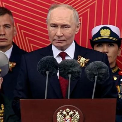 Zelensky pede fim da guerra; Putin considera acordo