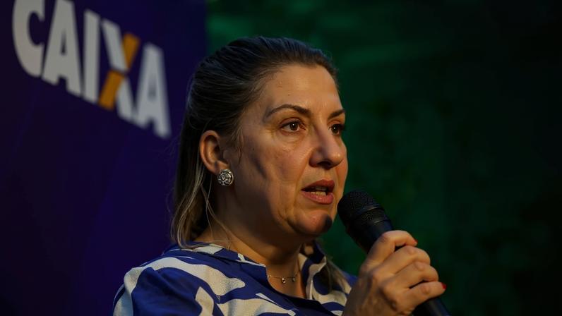 Após tomar posse como presidente da Caixa Econômica Federal, Daniella Marques, participa de coletiva de imprensa (Foto: Fabio Rodrigues-Pozzebom/ Agência Brasil)