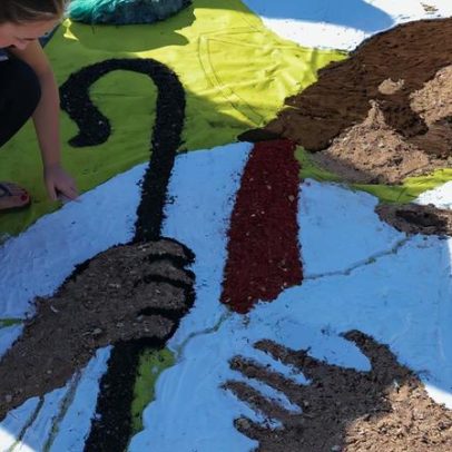 Cerca de 600 trabalham na montagem do tapete para Corpus Christi na Esplanada