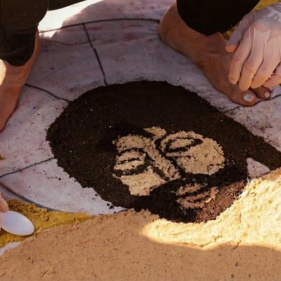 600 trabalhadores montam tapete no gramado da Esplanada para Corpus Christi