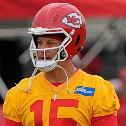 Andy Reid espera que Mahomes possa fazer algumas coisas no treino dos Chiefs
