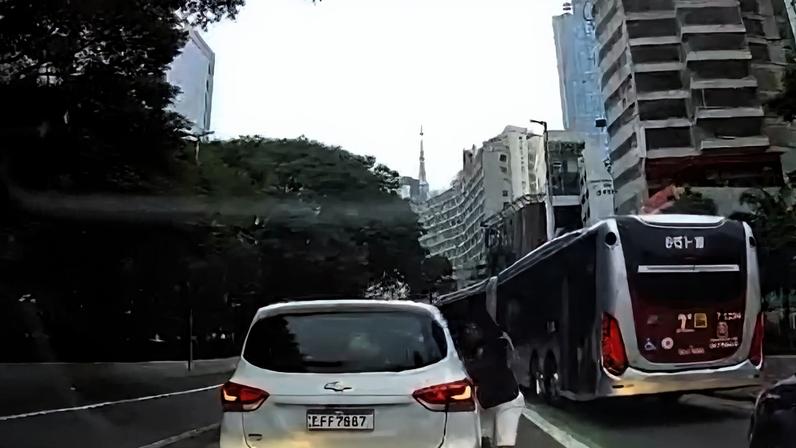 Gangue do “quebra-vidro” eleva alerta sobre segurança em ano eleitoral