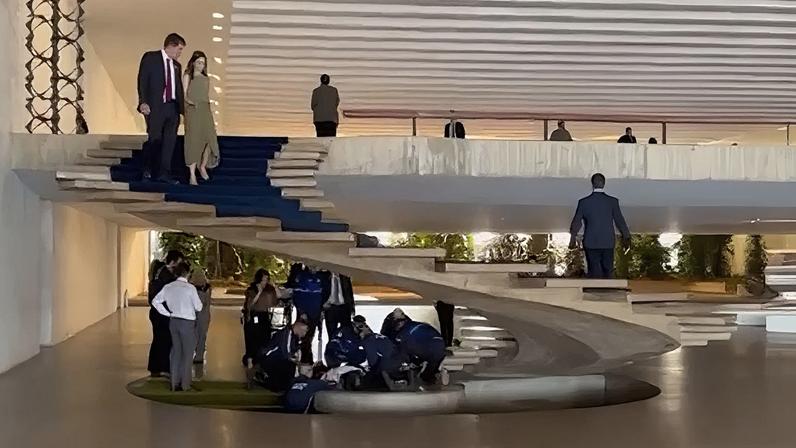 Conselheiro sofre queda no Palácio Itamaraty - Metrópoles