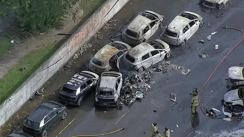 Local do acidente após queda de helicópteros no Rio — Foto: Reprodução TV Globo/Portal G1