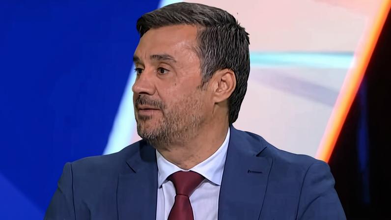 Rade Bogdanovic, ex-jogador iugoslavo, atua como comentarista na Sérvia