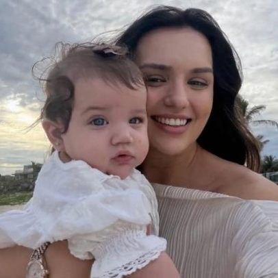 Rafa Kalimann mostra pela primeira vez a filha no mar