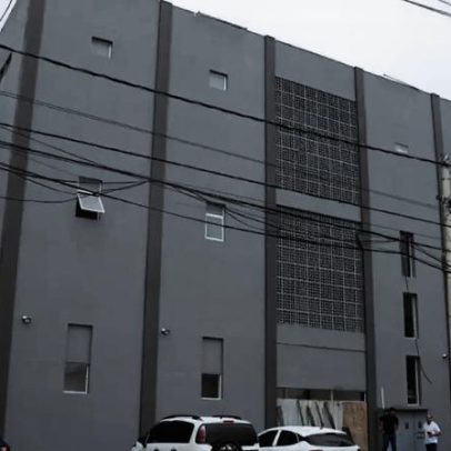 Atendente do IML é preso por transferir dinheiro do celular de homem morto
