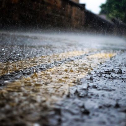 Chuva fora de época e ventos de 100 km/h marcam semana de tempo instável no Brasil