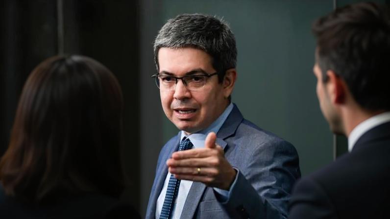 PEC do fim da 6 X 1 vai à CCJ na próxima semana, diz Randolfe