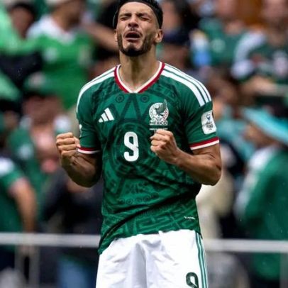 Raúl Jiménez brilha em sua primeira Copa do Mundo após a perda do pai