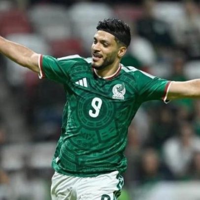 Mexicano que marcou na Copa quase morreu após choque com David Luiz