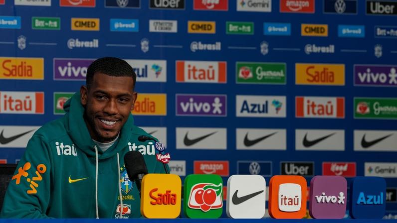 Rayan em coletiva de imprensa
