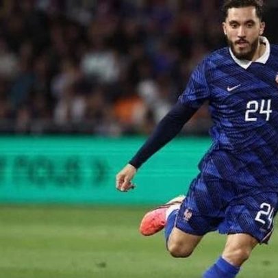 Meia minimiza derrota da França e comenta foco na Copa