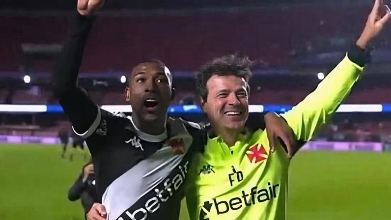 Rayan e Fernando Diniz após vitória do Vasco contra o São Paulo