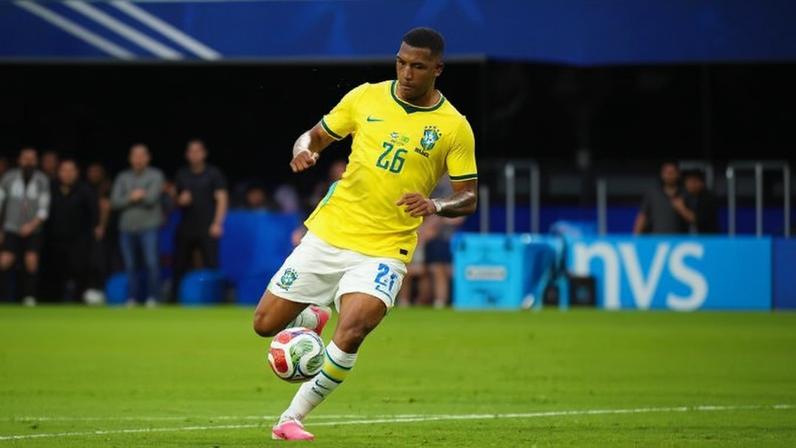 Rayan em ação durante Escócia x Brasil, duelo da Copa do Mundo