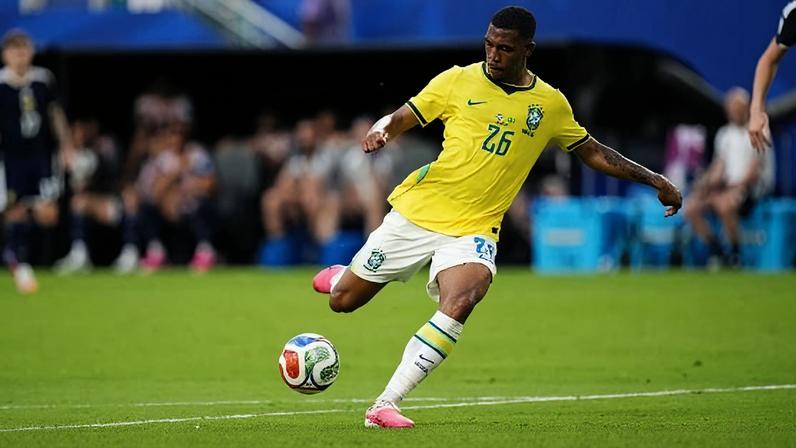Rayan em ação durante Escócia x Brasil, duelo da Copa do Mundo