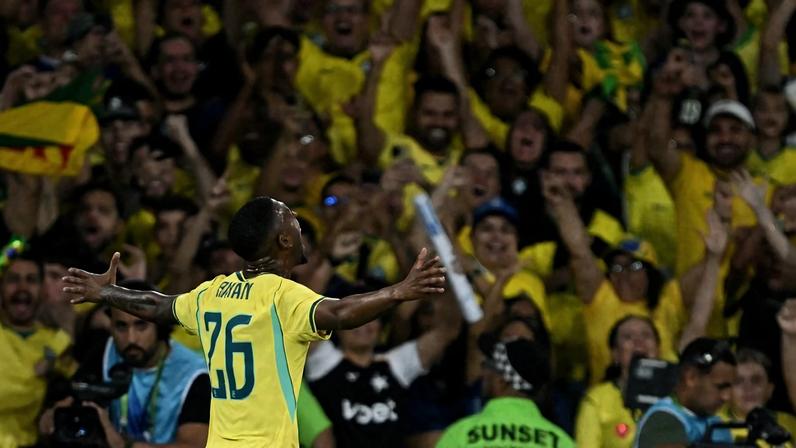 Brasil joga com Rayan titular e Neymar no banco contra a Escócia