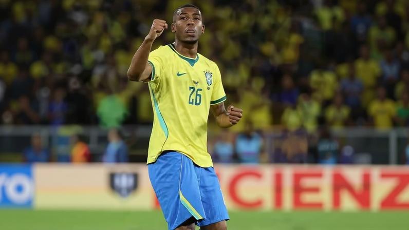 Michael B. Jordan comenta em publicação sobre gol de Rayan — Foto: Reprodução/Insta