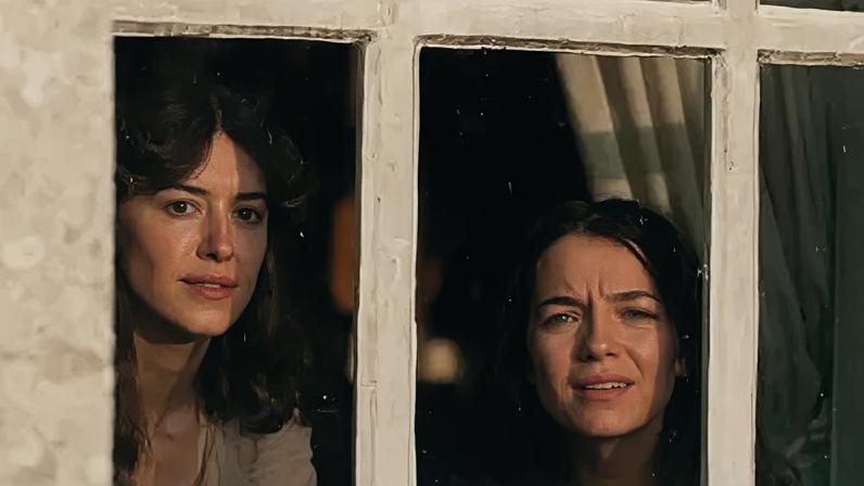 Daisy Edgar-Jones e Esme Creed-Miles em "Razão e Sensibilidade" (2026)