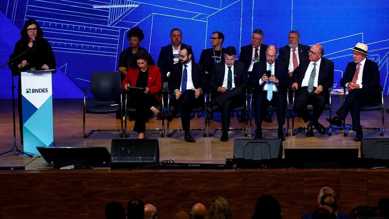 Rio de Janeiro (RJ), 22/06/2026 - A presidente da Petrobras Magda Chambriard fala durante evento. O presidente da República, Luiz Inácio Lula da Silva, participa da cerimônia de anúncios de ampliação dos investimentos no âmbito da Nova Indústria Brasil (NIB), além de parceria entre BNDES e Petrobras para pesquisa sobre minerais críticos e estratégicos, no Teatro BNDES, centro da cidade. Foto: Tânia Rêgo/Agência Brasil