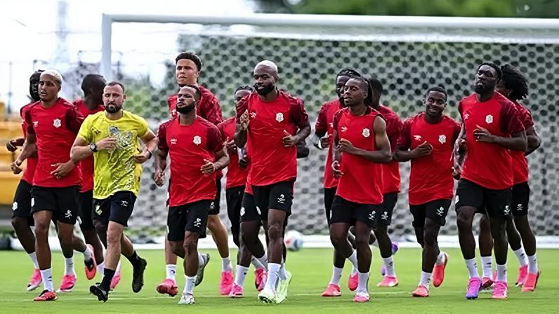 República Democrática do Congo se aquece antes de um treino preparatório para a Copa do Mundo da FIFA de 2026