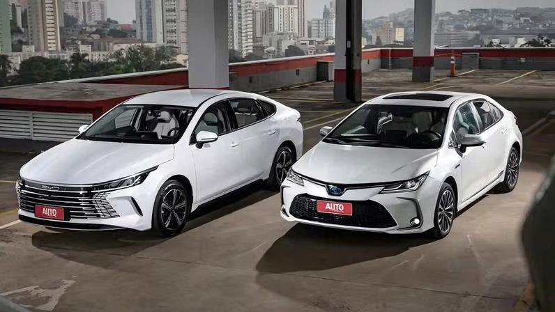 BYD King e Toyota Corolla são rivais diretos — Foto: Renato Durães