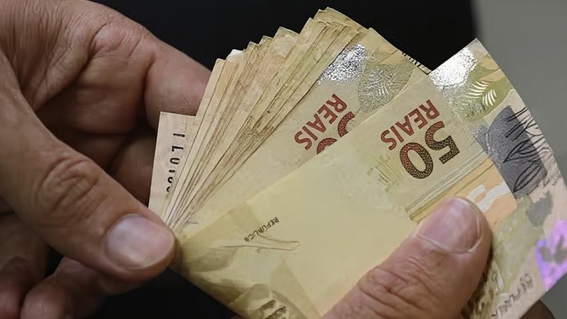 Desenrola para informais adimplentes deve demandar entre R$ 1 bi e R$ 2 bi do FGO