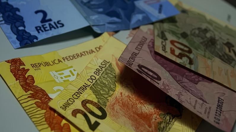 Pelo menos 20 projetos de lei ou PECs (propostas de emenda constitucional) que estabelecem ou atualizam remunerações mínimas estão tramitando atualmente no Senado