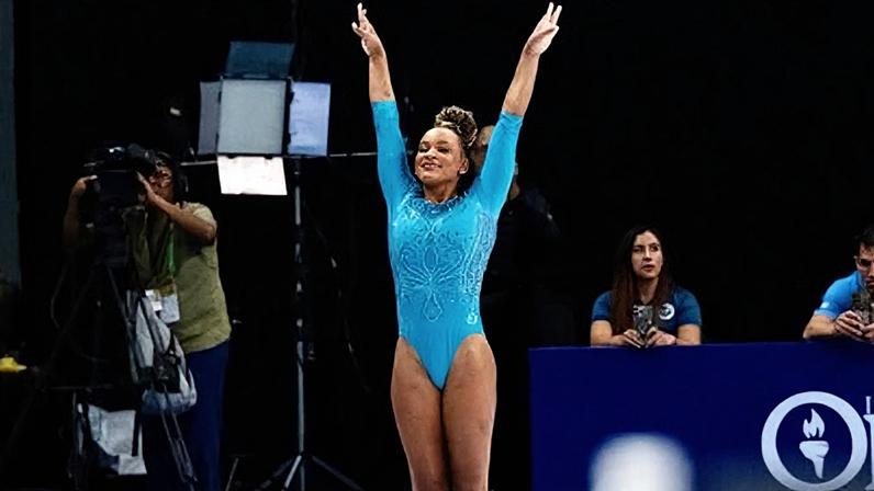 Após dois anos de pausa, Rebeca Andrade retorna aos ginásios e é ouro no Pan do Rio