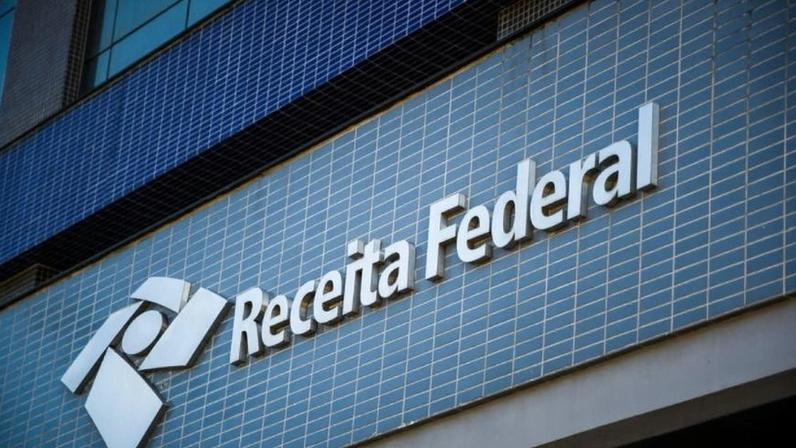 Fachada de prédio da Receita Federal