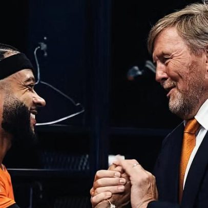 Holanda goleia a Suécia e Rei elogia Memphis Depay