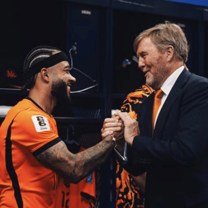 Rei da Holanda elogia Memphis após goleada na Copa