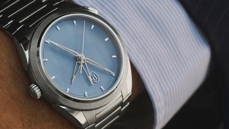 Tonda PF Chronograph Mysterieux, da Parmigiani Fleurier, possui um cronógrafo que fica oculto até que um botão seja pressionado, descrito como "uma estreia mundial".