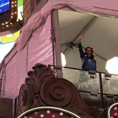 Estúdio da Globo na Copa atrai turistas brasileiros em Nova York