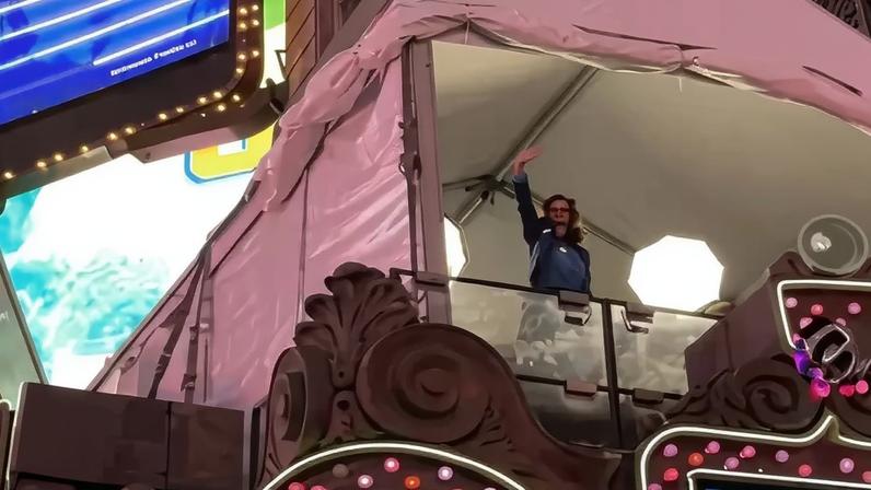 Renata Vasconcellos dá 'tchau' e manda beijos para fãs que gritaram seu nome na Times Square