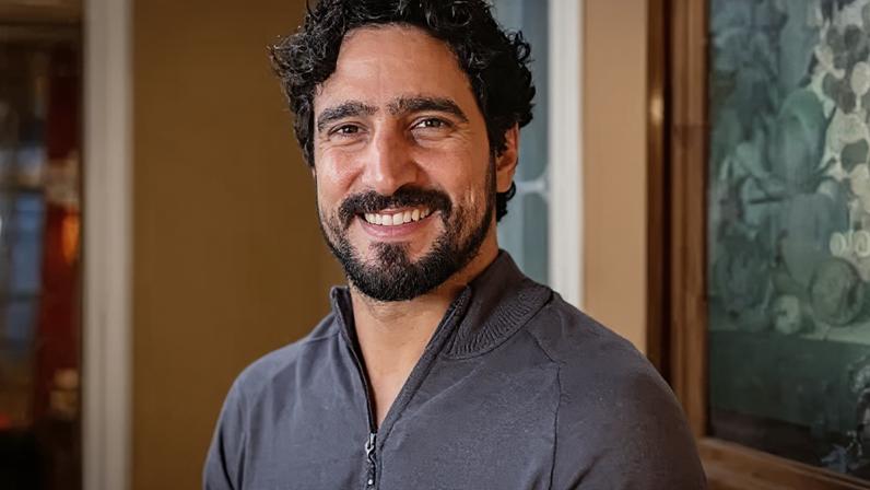 Renato Góes como Heitor em "Quem Ama Cuida"