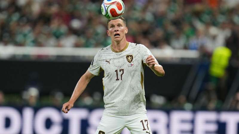 Lukas Provod (República Tcheca) durante jogo de estreia na Copa do Mundo.