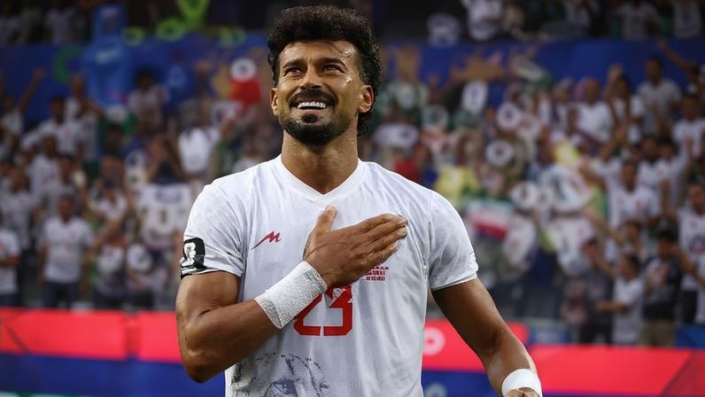 Rezaeian, do Irã, comemora gol contra a Nova Zelândia na Copa do Mundo