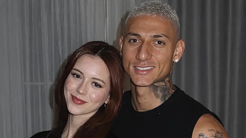 Esposa de Richarlison, Amanda Araújo, vira fenômeno nas redes