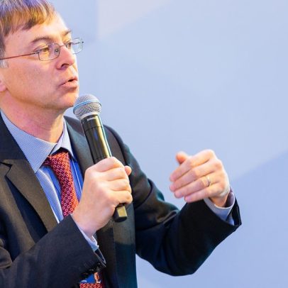 Aporte atinge recorde, porém transição energética desacelera, aponta WEF